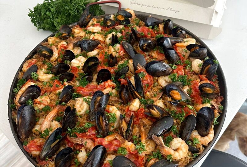 Paella valenciana en paellera